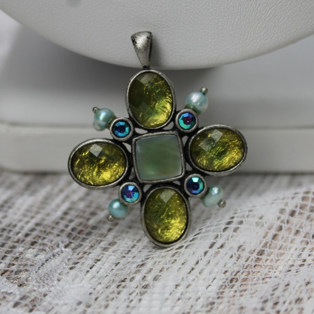 Lia Sophia Bloomates Pendant & Bracelet Set